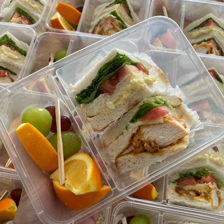 Sandiwich and Fruits